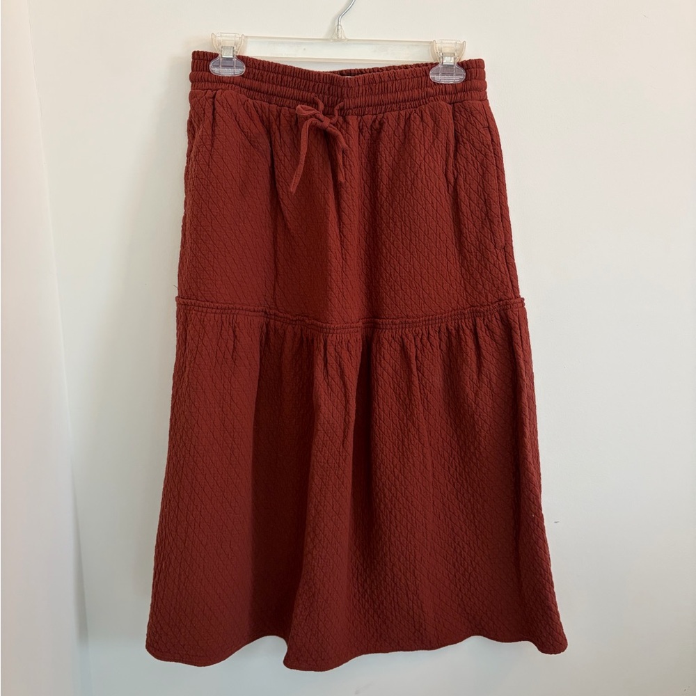 Madewell Quilted Tiered Midi Skirt in Deep Rust